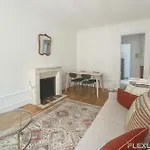 Jardin Des Plantes - Beautiful Bright 2-Bedroom Apartment -1 Living Room