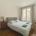 Jardin Des Plantes - Beautiful Bright 2-Bedroom Apartment -1 Living Room